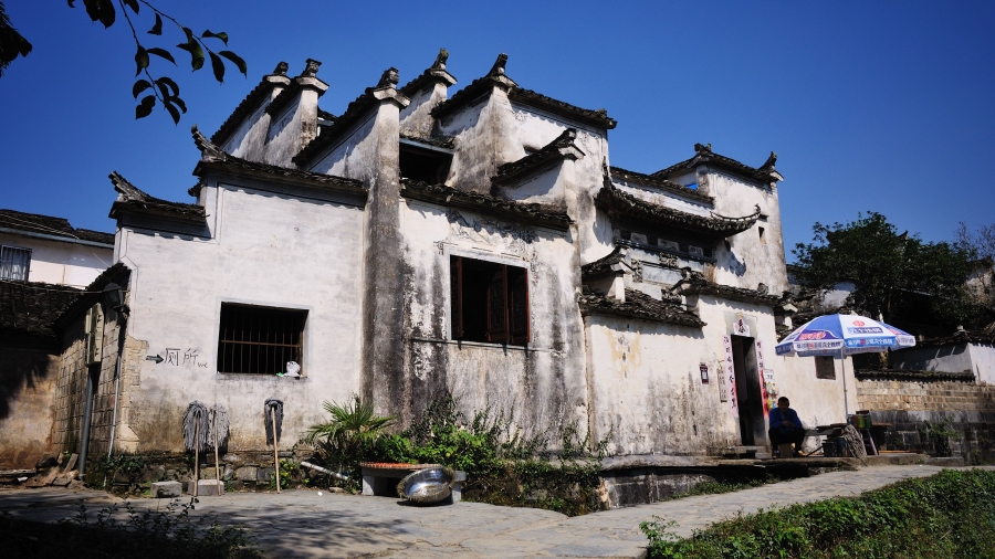 旅行-登黄山赏美竹领略徽式建筑之美