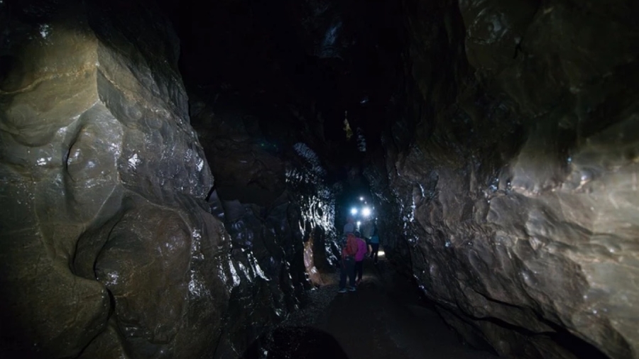 《洞·见初心 洞·见未来》探洞主题活动