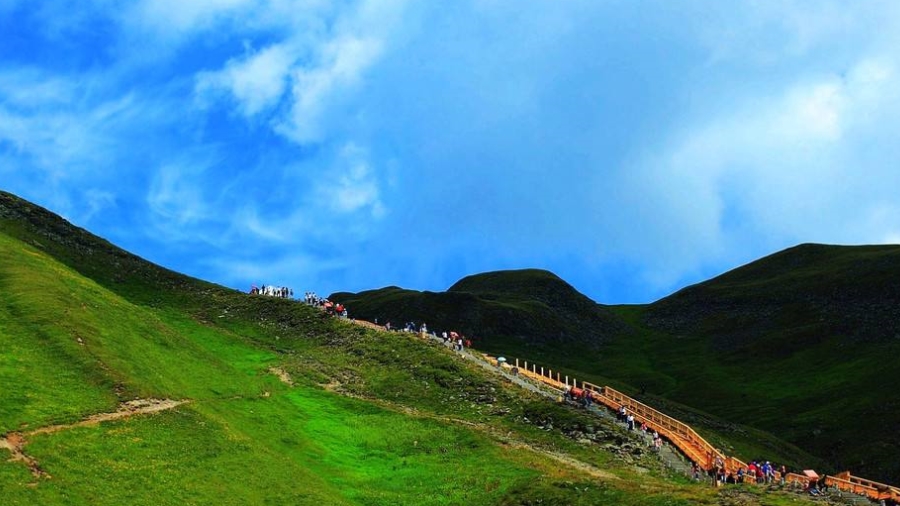 老外带你去团建-登山涉水探秘长白山