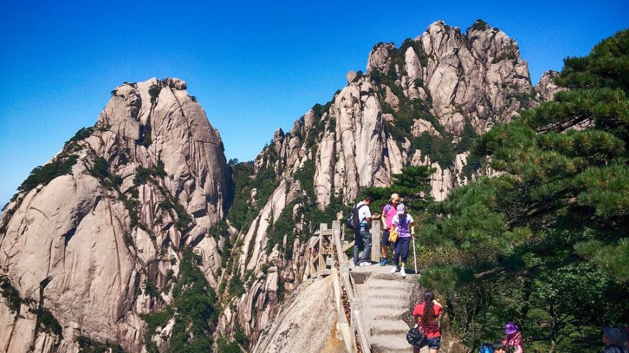 旅行-登黄山赏美竹领略徽式建筑之美