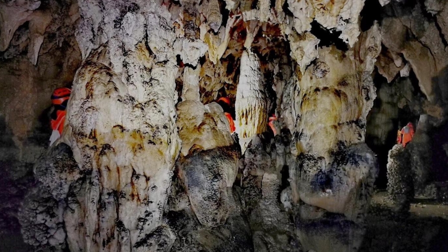 《洞·见初心 洞·见未来》探洞主题活动