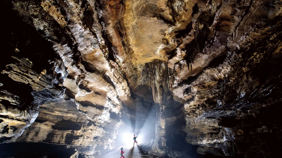 《洞·见初心 洞·见未来》探洞主题活动