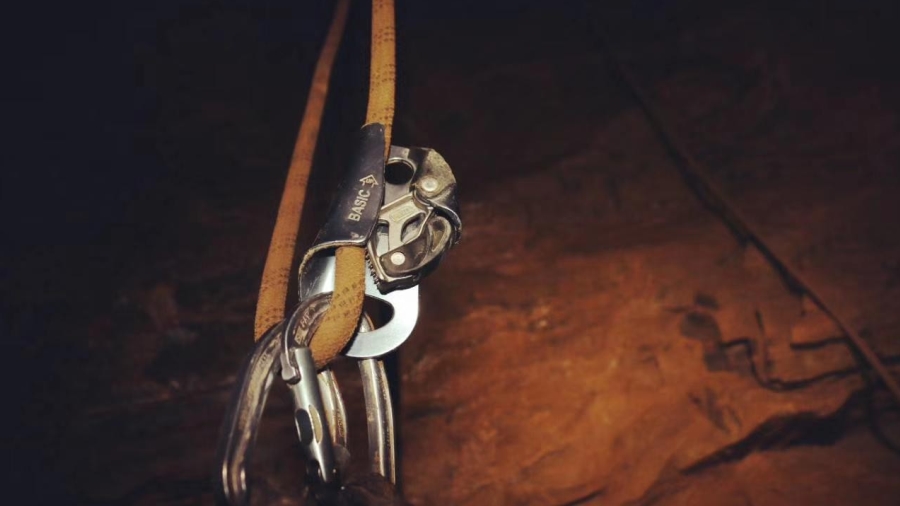 《洞·见初心 洞·见未来》探洞主题活动