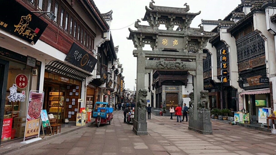 旅行-登黄山赏美竹领略徽式建筑之美