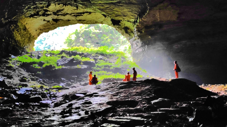 《洞·见初心 洞·见未来》探洞主题活动